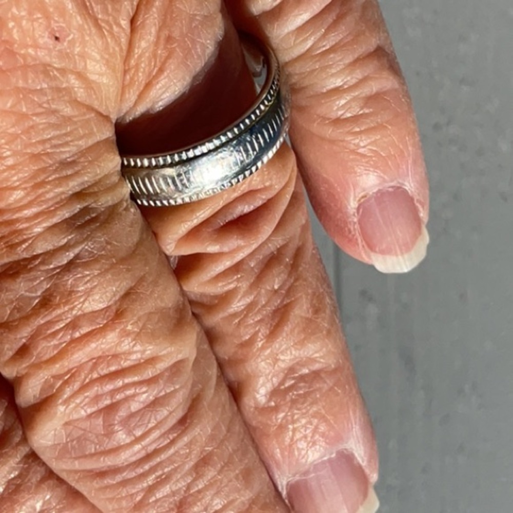 Silvertone Etched Band Ring Unisex Size 7.5